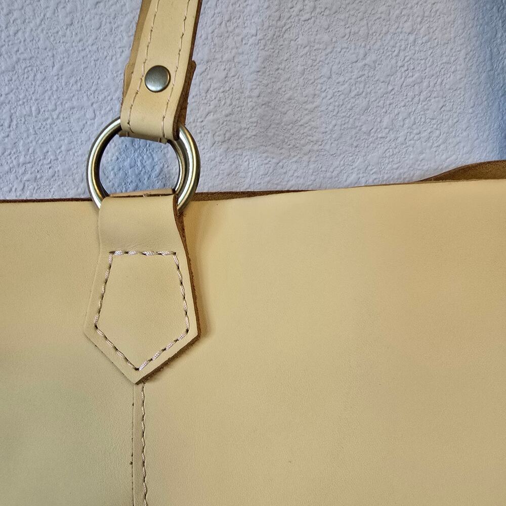 Portland Leather Market tote in Vanilla with matching Classic Plus Card Holder - Picture 5 of 9